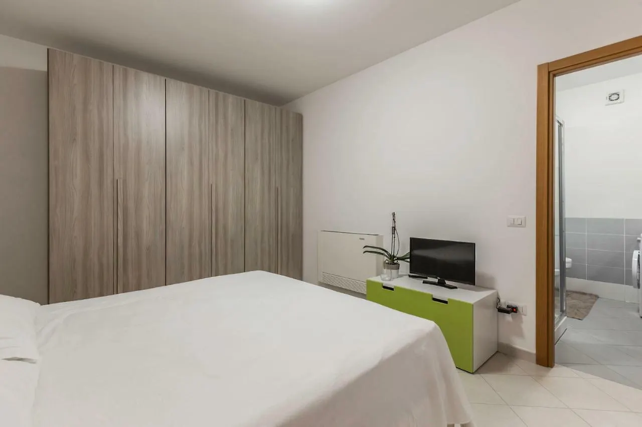 Freud 8, Bologna By Short Holidays Apartment 0*,